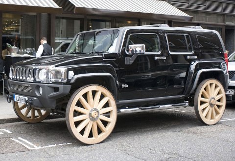 The HUMMER H3 has been equipped with real wooden wagon wheels to “create a 