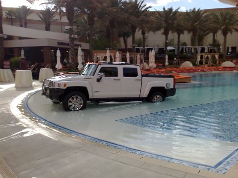 2009 HUMMER H3T White Red Rock Las Vegas Pool