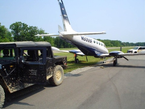 Hummer H1 Airplane