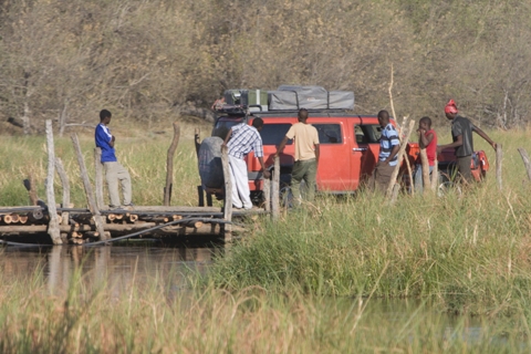 HUMMER H3 Africa Locals