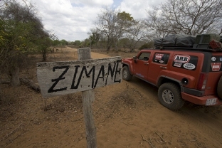 HUMMER Africa Sign