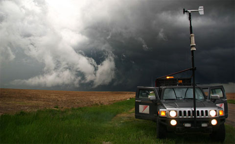 HUMMER H3T Storm Chaser